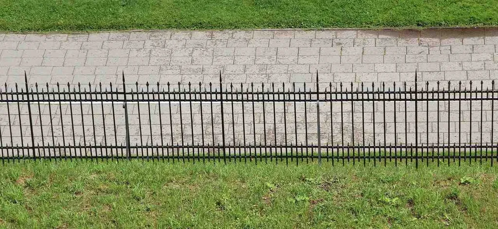 How to Install an Aluminum Fence: A Step by Step Guide