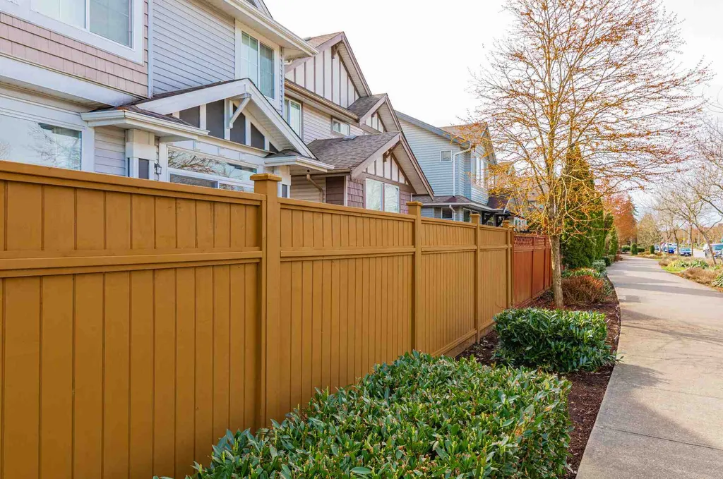 Wooden fences for your garden A guide to choosing