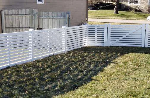 Interstate Hawaii horizontal semi-privacy vinyl fence in white
